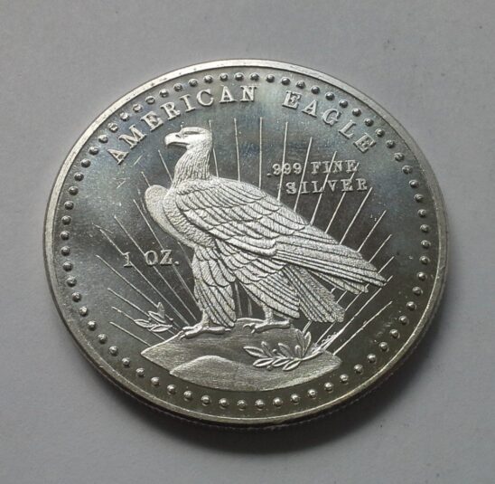 1981 World Wide Mint Vintage Silver Eagle 1 oz .999 Silver Round